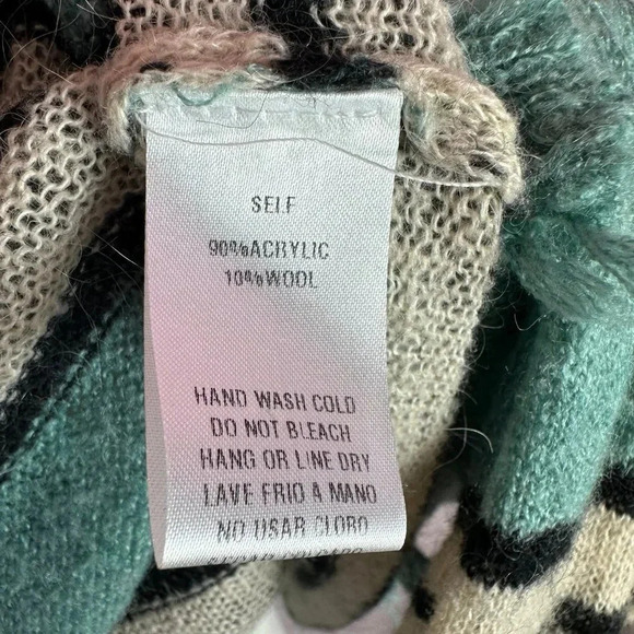 Boutique easel Sweater with raw hem size small - Picture 6 of 7